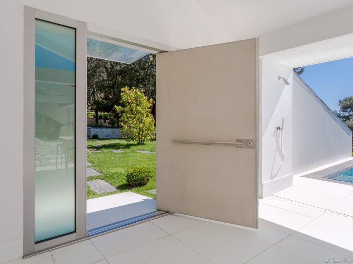 porte d'entrée blindée sur-mesure à antibes et cannes mva menuiserie