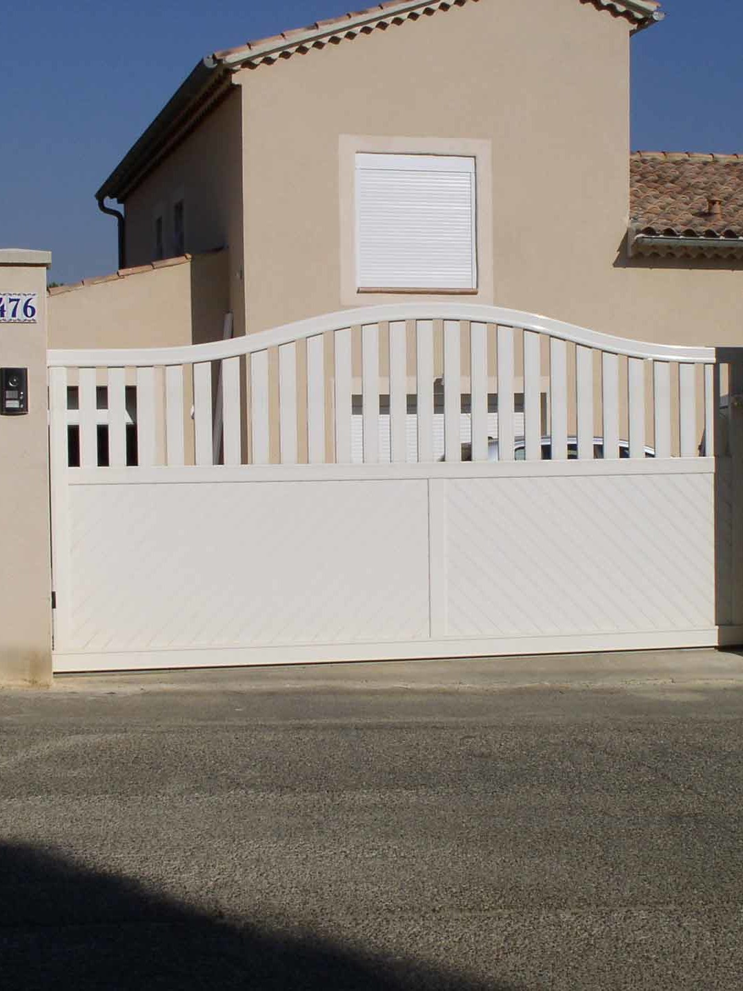 portail blanc alu sur-mesure