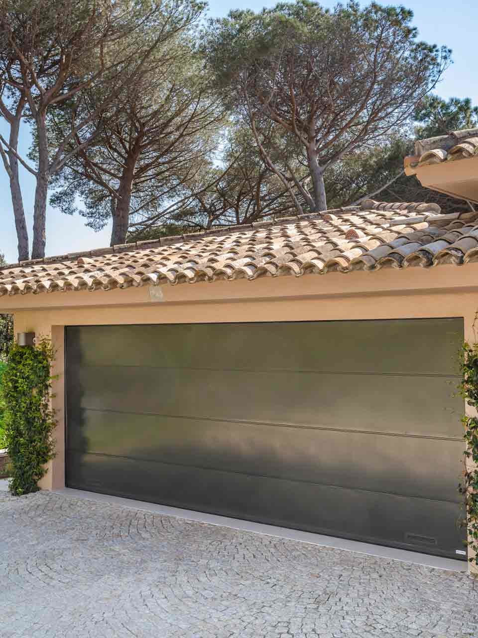 installation porte de garage sur-mesure