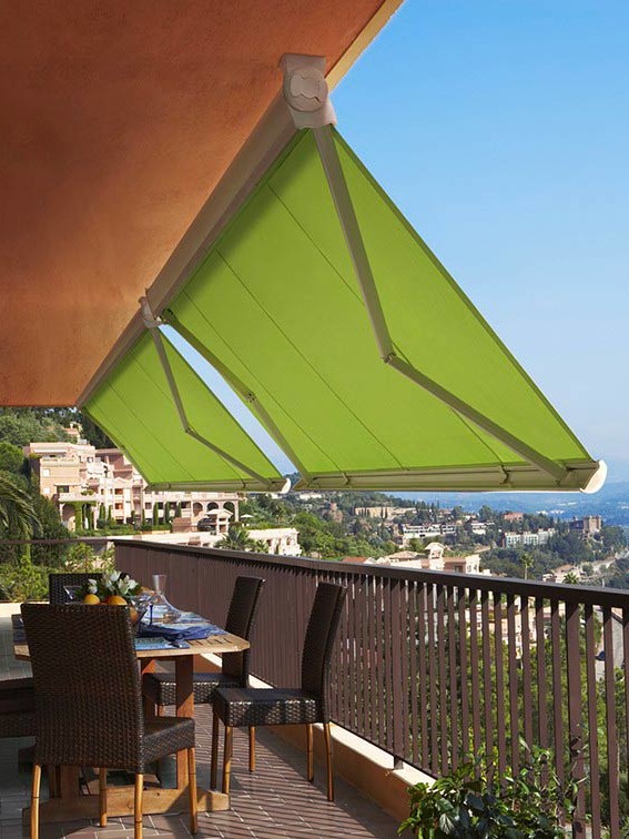 installation store de terrasse coffre