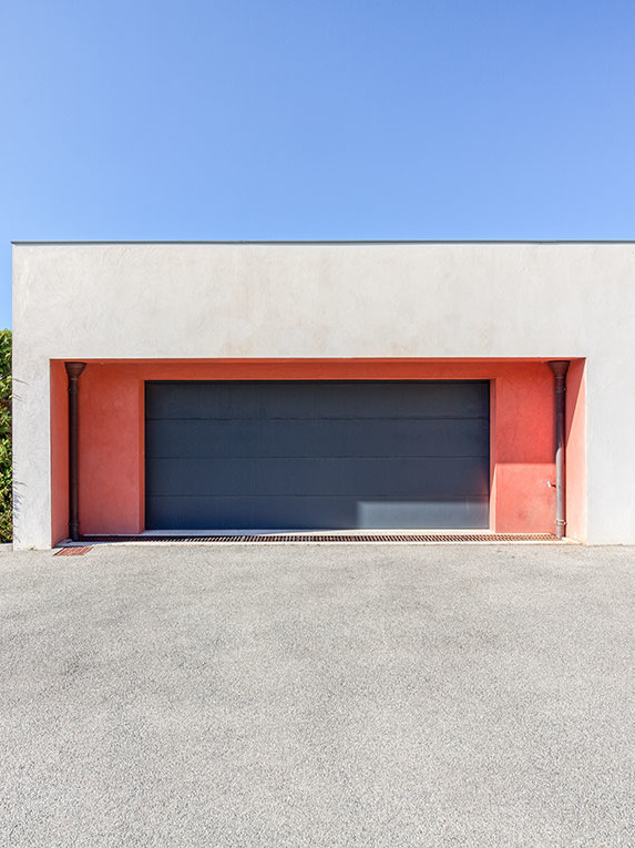 porte garage sectionnelle GYPASS installée par MVA